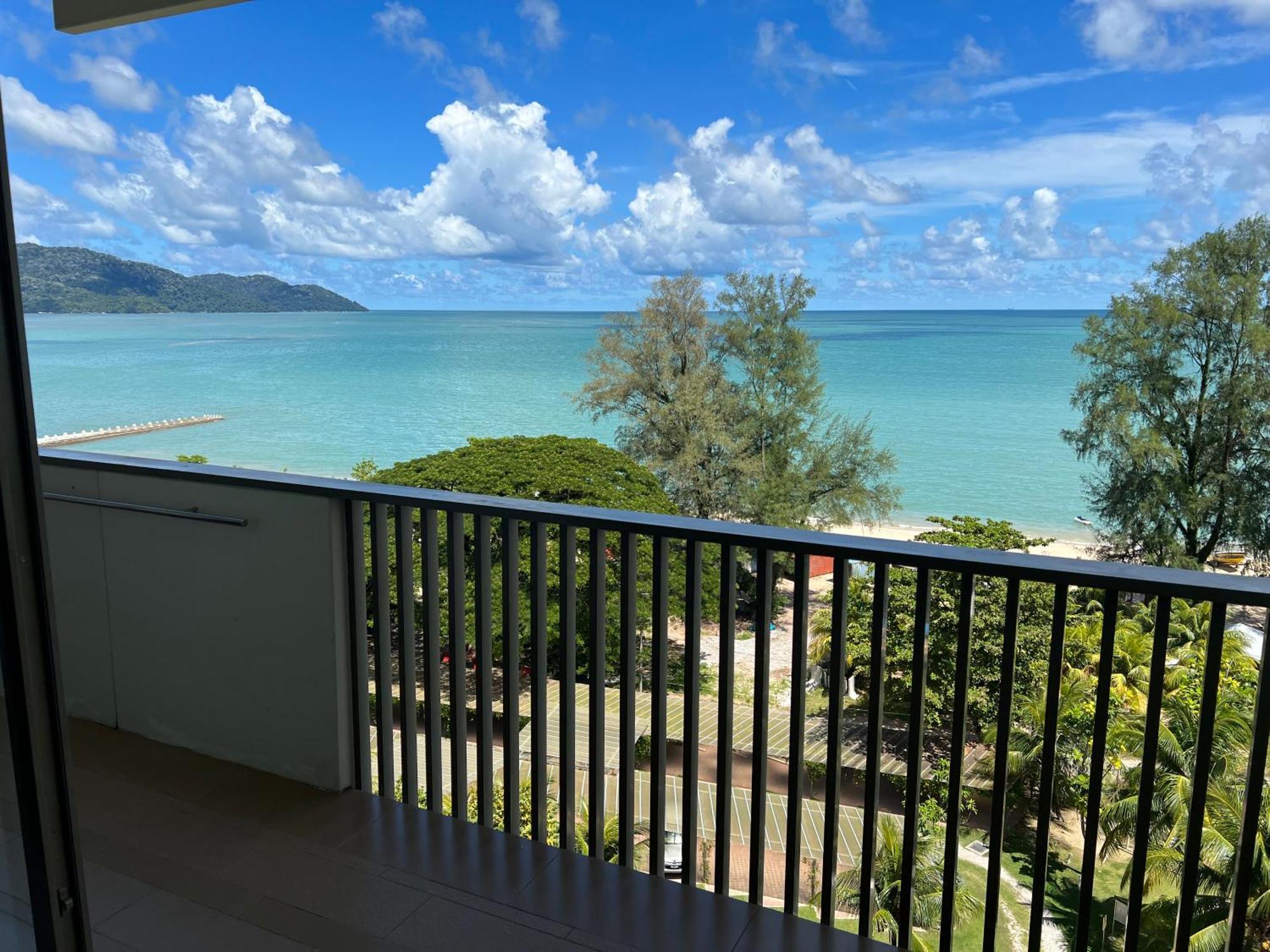By The Sea Beach Front Apartment Batu Ferringhi Eksteriør billede